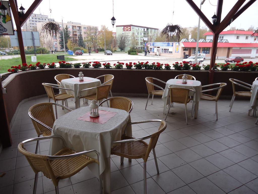 Hotel Czermann Panzió és Étterem Oroszlány Exterior foto
